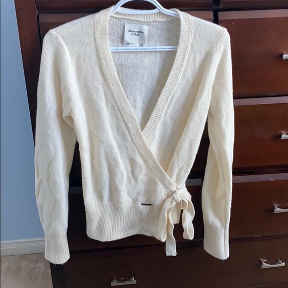 Abercrombie & Fitch Cardigan. New/never used - Picture 4 of 5